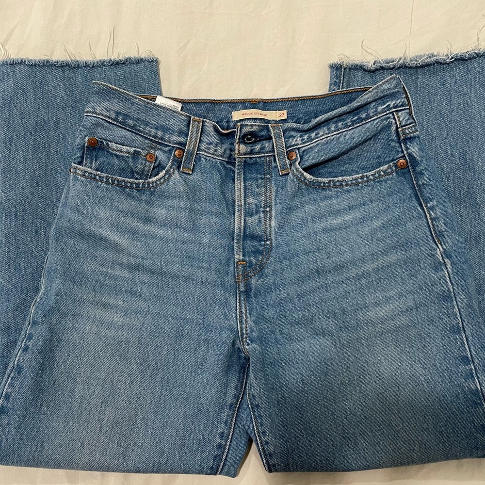 Levi’s Wedgie Straight 💯 cotton in sz 27
